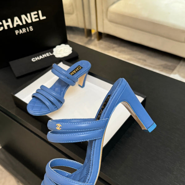 Sandales CC 26C Double C brides en peau de mouton bleue