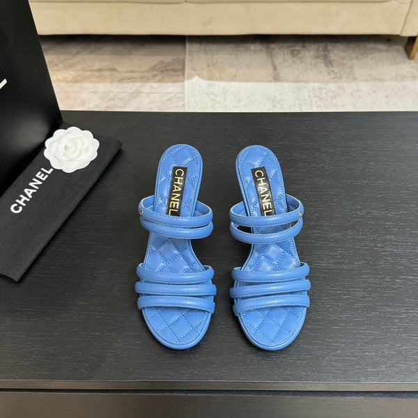 Sandales CC 26C Double C brides en peau de mouton bleue