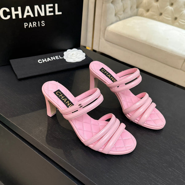 CC 26C Sandales Double C en peau de mouton rose