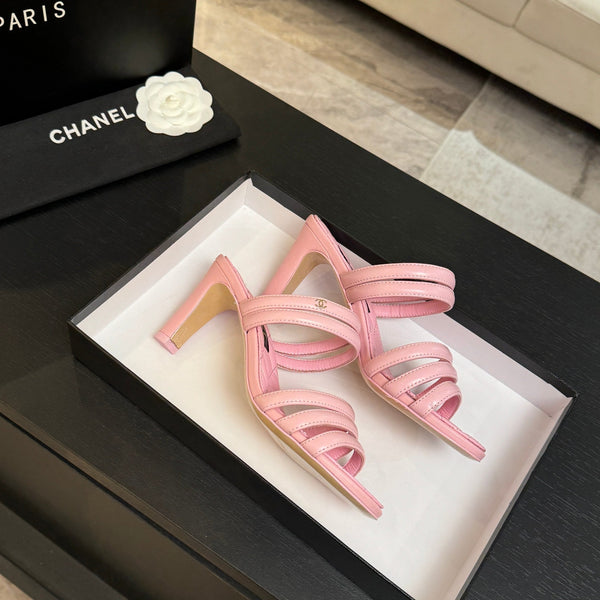 CC 26C Sandales Double C en peau de mouton rose