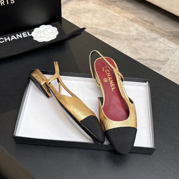 CC 26s Classic Slingback Flat Gold Black Patent Leather 907640
