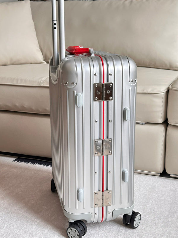 Valise Rimowa 2025 Cabin Twist 21 pouces Argent Rouge Aluminium 273826