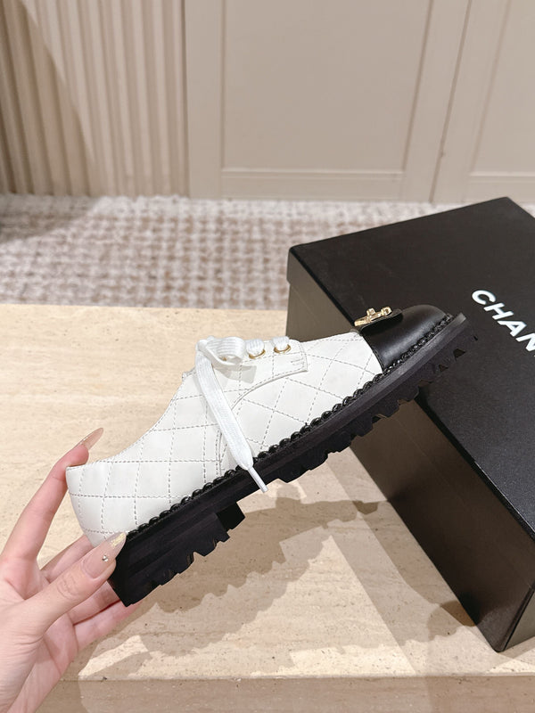 Chaussures CC 26s 2cm Noir Blanc Matelassé Cuir de veau 583904