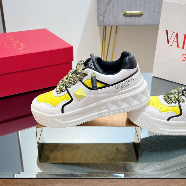 Baskets Garavani VT 2025 Blanc Noir Jaune Cuir de vachette 546976