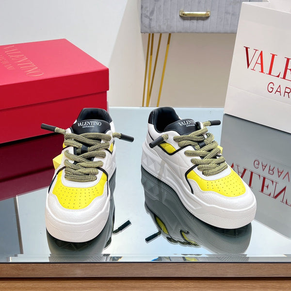 Baskets Garavani VT 2025 Blanc Noir Jaune Cuir de vachette 546976