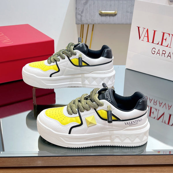 Baskets Garavani VT 2025 Blanc Noir Jaune Cuir de vachette 546976