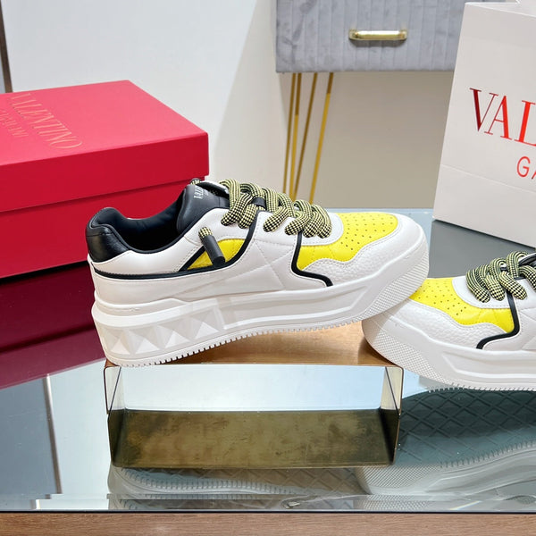 Baskets Garavani VT 2025 Blanc Noir Jaune Cuir de vachette 546976