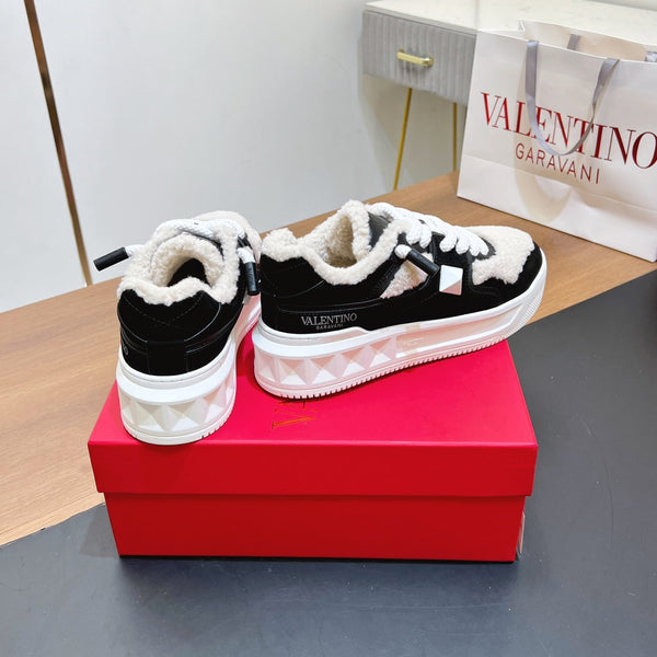 VT 2025 Baskets Garavani Daim Noir Laine Cuir 546984