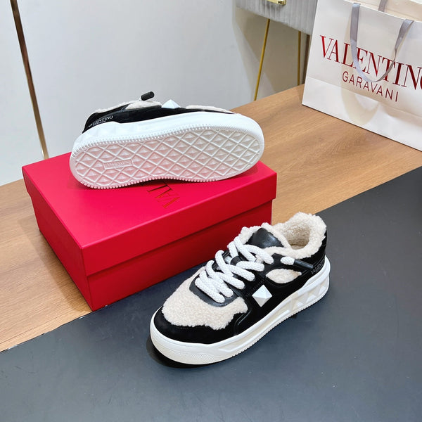 VT 2025 Baskets Garavani Daim Noir Laine Cuir 546984