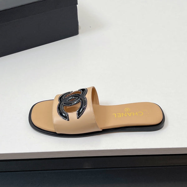 Ciabatte CC in pelle di vitello beige scuro 149746