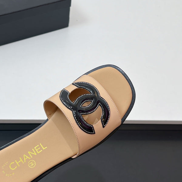 Ciabatte CC in pelle di vitello beige scuro 149746