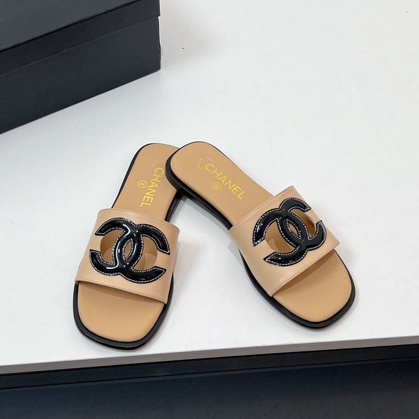 Ciabatte CC in pelle di vitello beige scuro 149746