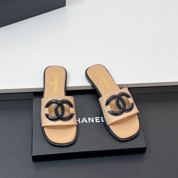 Ciabatte CC in pelle di vitello beige scuro 149746
