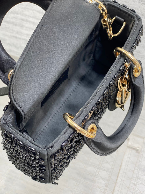 MINI BORSA DA DONNA 16 IN RASO NERO E PELLE DI VITELLO CON DISEGNO DI PERLINE