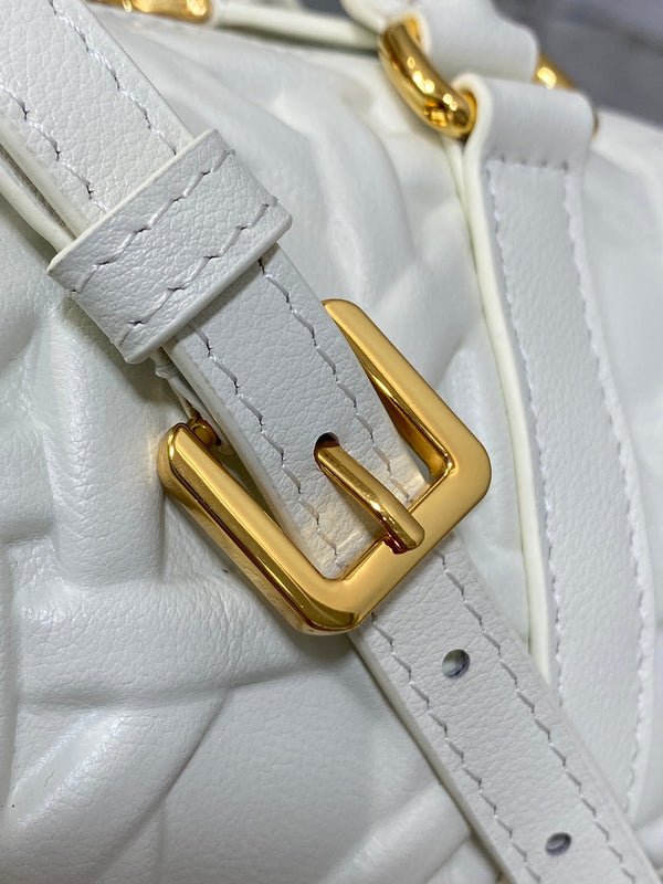 BORSA GROOVE 17 IN PELLE DI VITELLO MACROCANNAGE BIANCA CON FERRAMENTA ORO