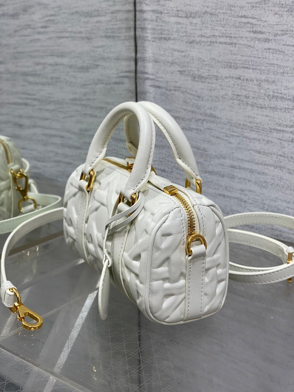 BORSA GROOVE 17 IN PELLE DI VITELLO MACROCANNAGE BIANCA CON FERRAMENTA ORO