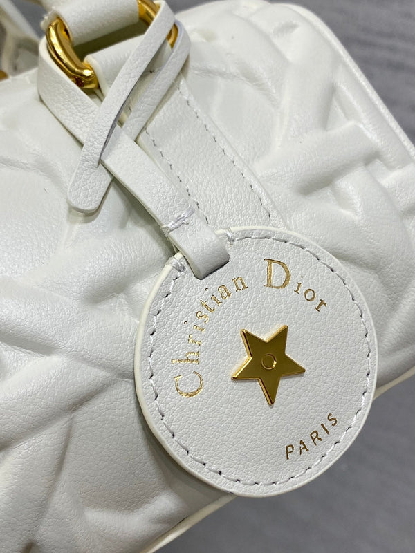 BORSA GROOVE 17 IN PELLE DI VITELLO MACROCANNAGE BIANCA CON FERRAMENTA ORO