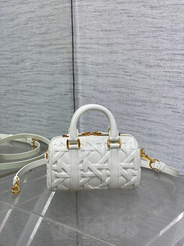 BORSA GROOVE 17 IN PELLE DI VITELLO MACROCANNAGE BIANCA CON FERRAMENTA ORO