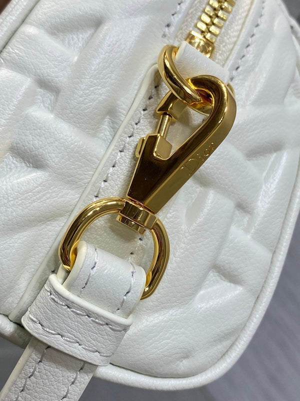 BORSA GROOVE 17 IN PELLE DI VITELLO MACROCANNAGE BIANCA CON FERRAMENTA ORO