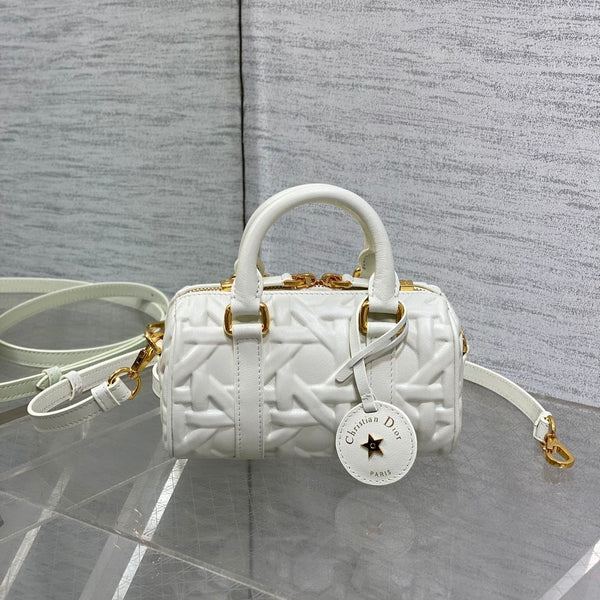 BORSA GROOVE 17 IN PELLE DI VITELLO MACROCANNAGE BIANCA CON FERRAMENTA ORO
