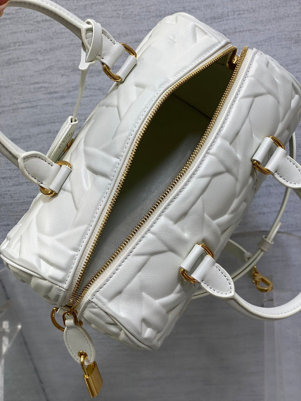 BORSA GROOVE 25 IN PELLE DI VITELLO MACROCANNAGE BIANCA CON FERRAMENTA ORO
