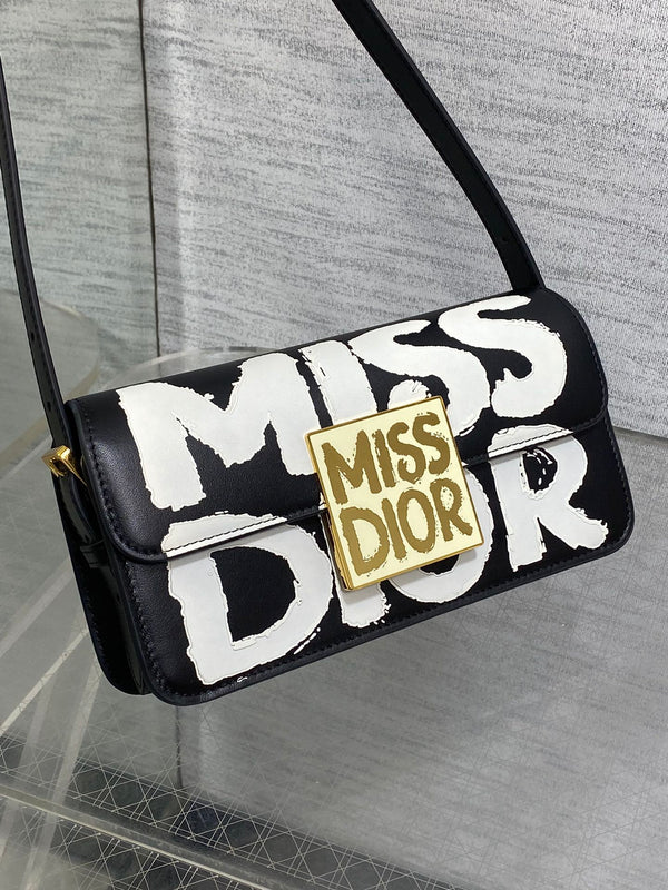 BORSA PICCOLA 22 FLAP IN PELLE DI AGNELLO BIANCO E NERO CON FERRAMENTA ORO