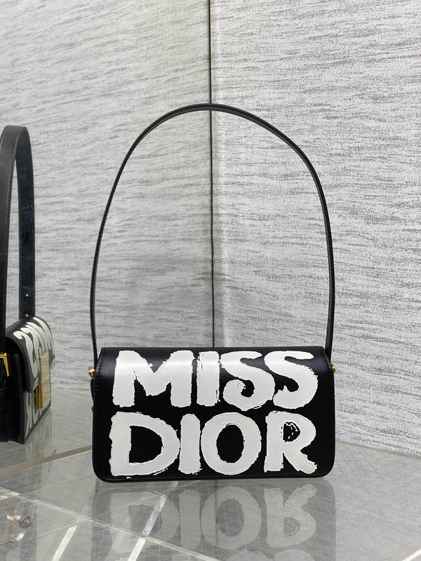 BORSA PICCOLA 22 FLAP IN PELLE DI AGNELLO BIANCO E NERO CON FERRAMENTA ORO