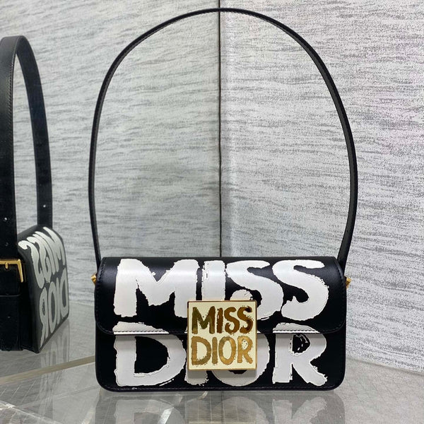 BORSA PICCOLA 22 FLAP IN PELLE DI AGNELLO BIANCO E NERO CON FERRAMENTA ORO