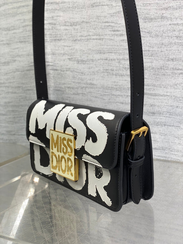 BORSA PICCOLA 22 FLAP IN PELLE DI AGNELLO BIANCO E NERO CON FERRAMENTA ORO