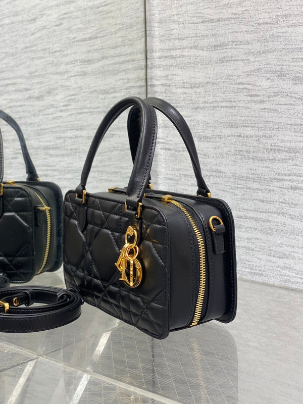 BORSA MINI GROOVE 20 IN PELLE DI VITELLO MACROCANNAGE NERA