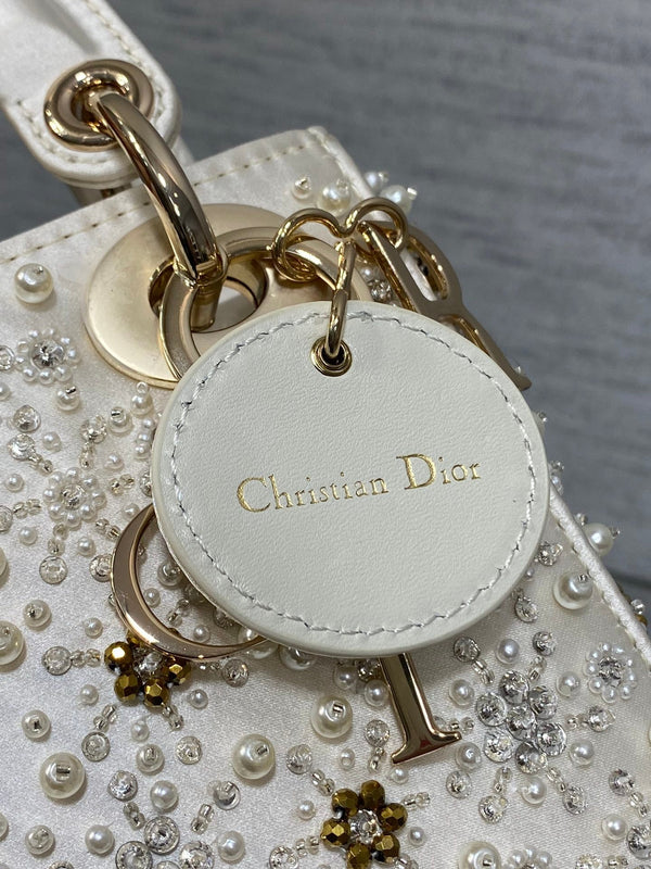 MINI 17 BORSA DA DONNA IN RASO BIANCO RICAMATA CON PERLINE