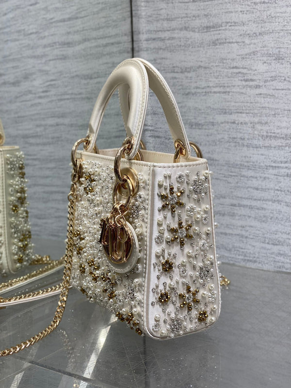 MINI 17 BORSA DA DONNA IN RASO BIANCO RICAMATA CON PERLINE