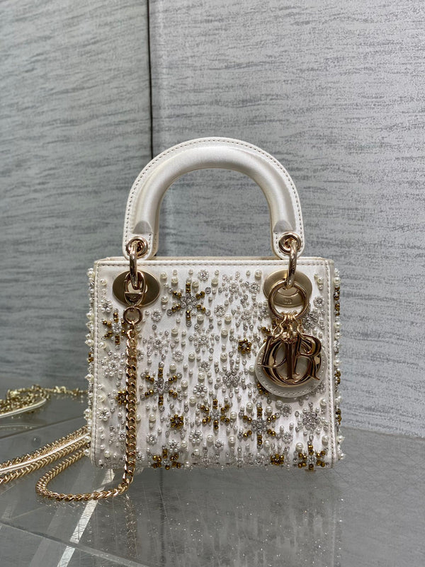 MINI 17 BORSA DA DONNA IN RASO BIANCO RICAMATA CON PERLINE