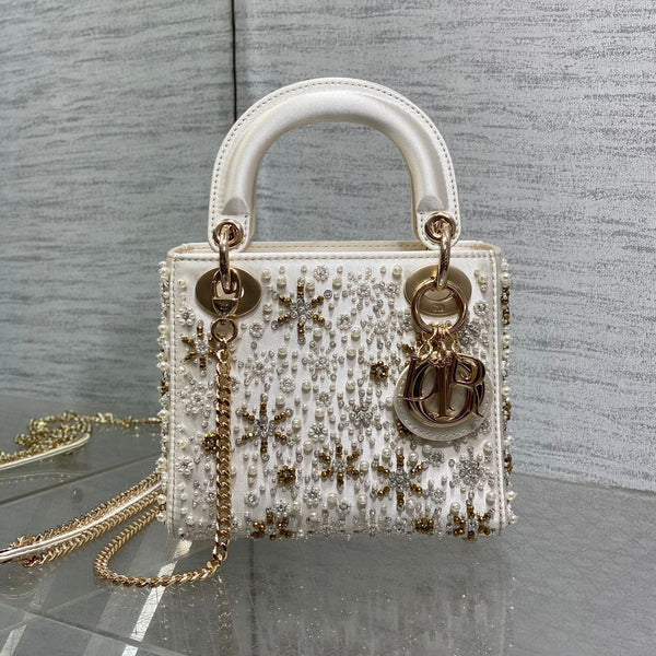 MINI 17 BORSA DA DONNA IN RASO BIANCO RICAMATA CON PERLINE