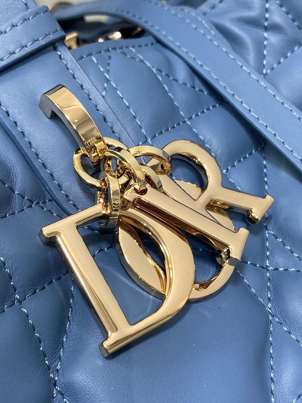 BORSA SEMPRE MEDIA 28 IN PELLE DI VITELLO MACROCANNAGE AZZURRO