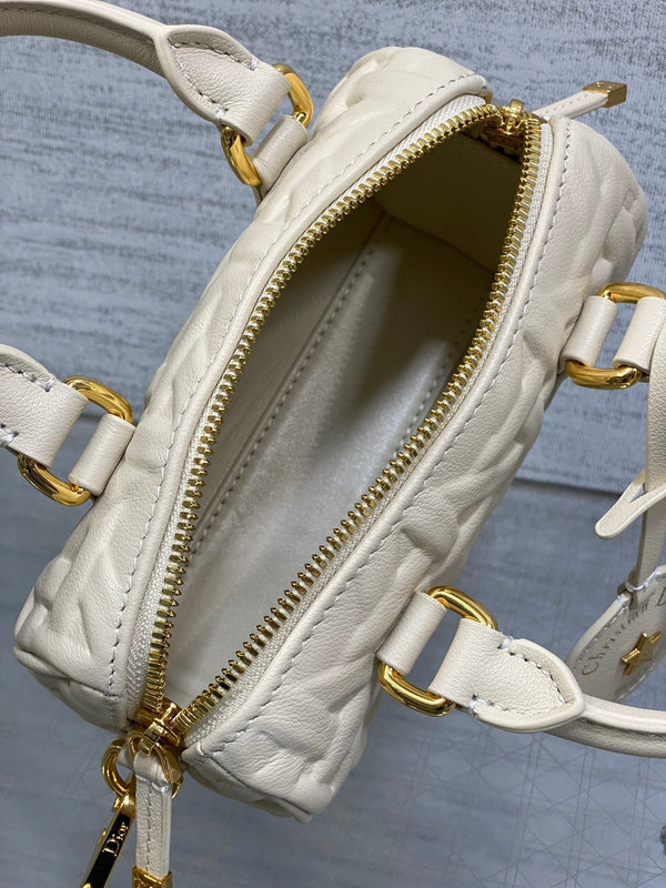 BORSA GROOVE 17 IN PELLE DI VITELLO MACROCANNAGE BIANCO CREMA CON FERRAMENTA ORO