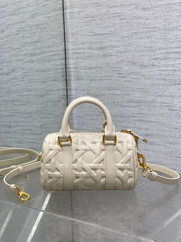 BORSA GROOVE 17 IN PELLE DI VITELLO MACROCANNAGE BIANCO CREMA CON FERRAMENTA ORO