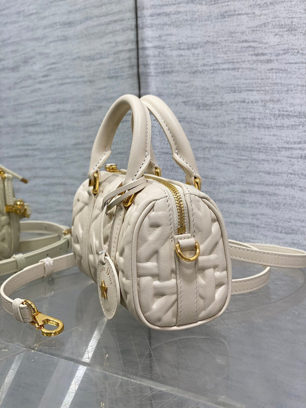 BORSA GROOVE 17 IN PELLE DI VITELLO MACROCANNAGE BIANCO CREMA CON FERRAMENTA ORO