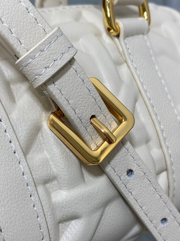 BORSA GROOVE 17 IN PELLE DI VITELLO MACROCANNAGE BIANCO CREMA CON FERRAMENTA ORO