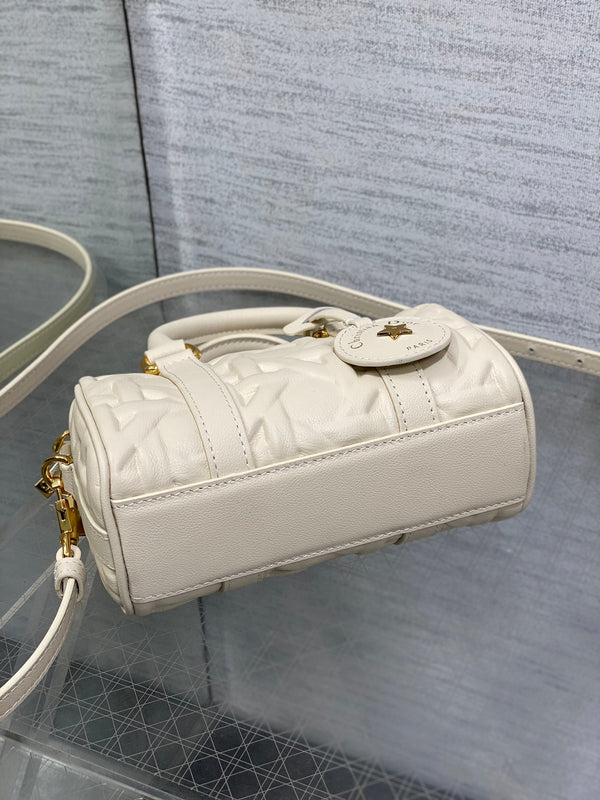 BORSA GROOVE 17 IN PELLE DI VITELLO MACROCANNAGE BIANCO CREMA CON FERRAMENTA ORO