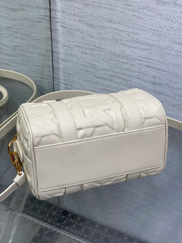 BORSA GROOVE 20 IN PELLE DI VITELLO MACROCANNAGE BIANCO CREMA CON FERRAMENTA ORO