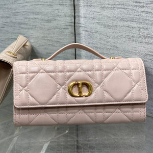 POCHETTE MISS CARO AVEC ANSE 24 EN CUIR D'AGNEAU MACROCANNAGE ROSE PÂLE