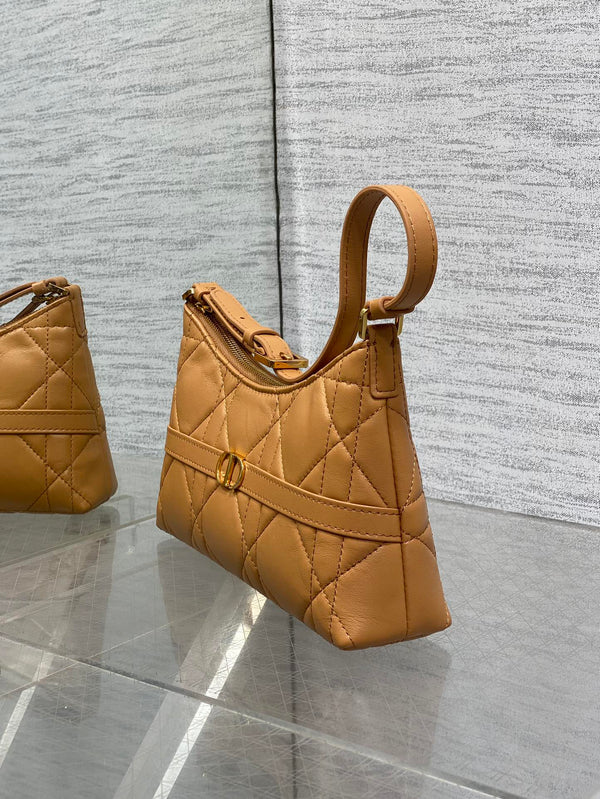 Sac Miss Caro Dior 2025 18 cm en cuir d'agneau Macrocannage marron clair 272804