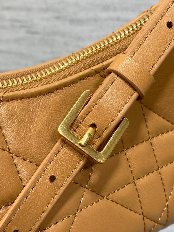 Sac Miss Caro Dior 2025 18 cm en cuir d'agneau Macrocannage marron clair 272804