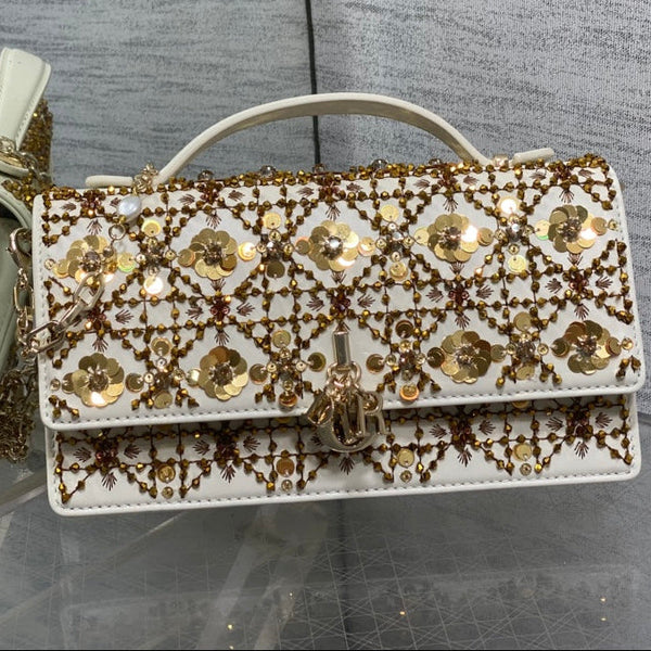 Sac Brodé de Micro-perles et Sequins Dior 2025 Cuir de Veau Blanc Or 21cm 270503