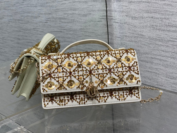 Sac Brodé de Micro-perles et Sequins Dior 2025 Cuir de Veau Blanc Or 21cm 270503