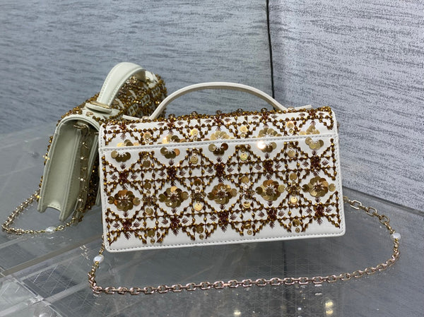 Sac Brodé de Micro-perles et Sequins Dior 2025 Cuir de Veau Blanc Or 21cm 270503