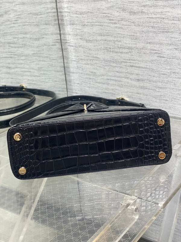 Dior Sac 2025 en Cuir Noir Motif Crocodile 28cm 272521