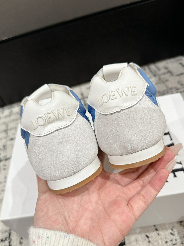 Sneaker Loewe Ballet Runner 2.0 in pelle di pecora bianca e blu