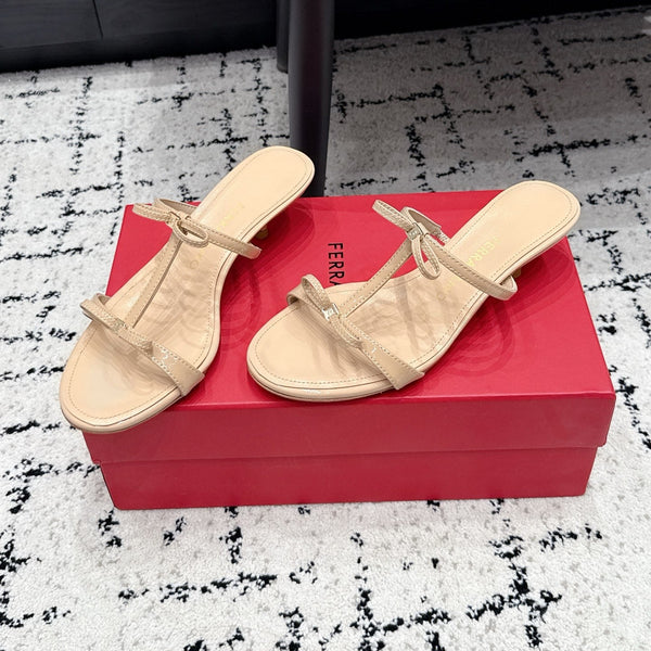 FG 26s T-strap Slippers Beige Leather 923514